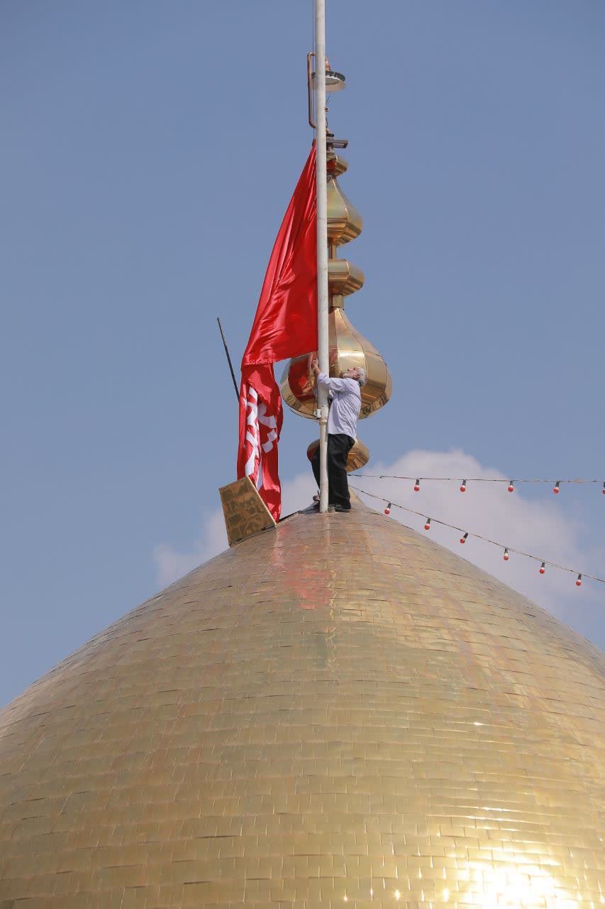آیین تعویض پرچم گنبد حسینیه اعظم زنجان؛ تصویر اول