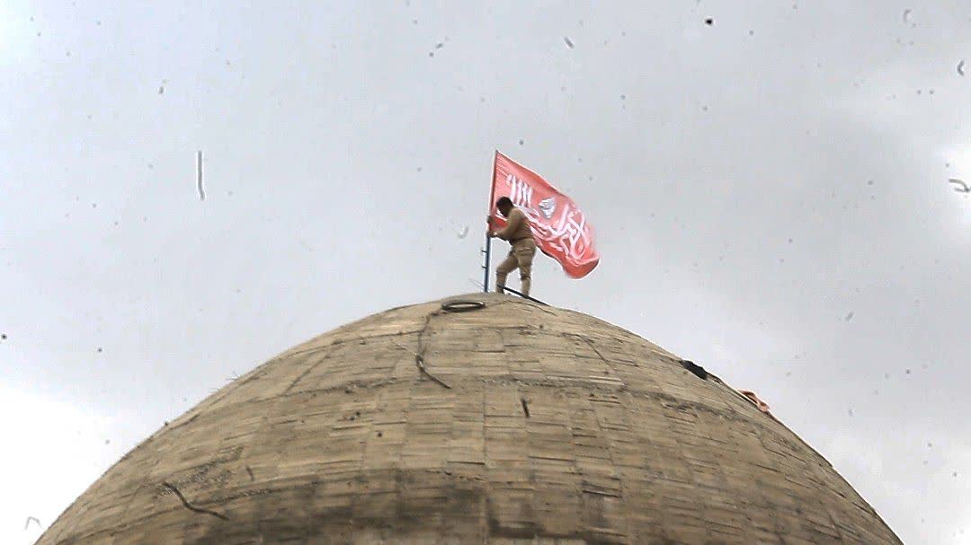 مراسم اهتزاز پرچم خونخواهی امام شهید